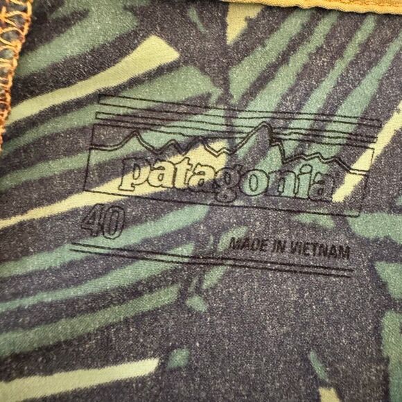 Patagonia Scallop Hem Stretch Wavefarer Boardshorts 18” Teal Leaf Print Size 40 - Picture 5 of 6